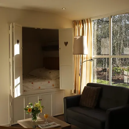 Dom wakacyjny Forest In Herperduin With Bubble Bath Herpen